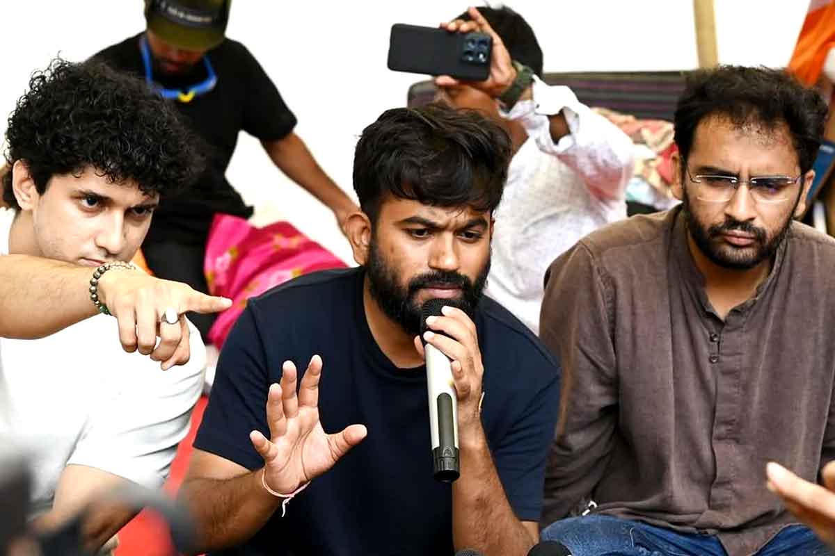‘ককরোচ’দের গোষ্ঠীদ্বন্দ্ব! জনপ্রিয় সৌরভ-আশুতোষদের পদ থেকে সরাল সিজেপি?