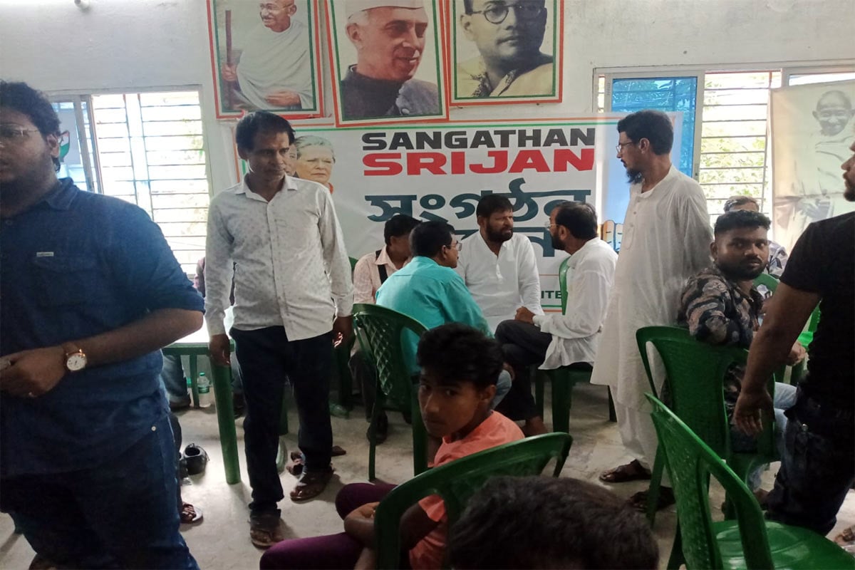 জীর্ণ দশাতেও কোন্দলে জর্জরিত কংগ্রেস! কেন্দ্রীয় পর্যবেক্ষকের সামনে মার খেলেন জেলা সভাপতি