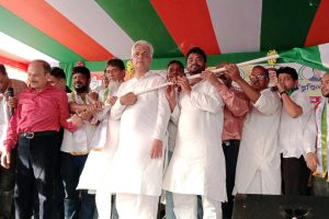 নাম জড়ায় সামশেরগঞ্জ হিংসার ঘটনায়! অধীরের হাত ধরে কংগ্রেসে যোগ সেই তৃণমূল নেতা ইনজামুলের