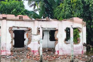 কোচবিহারে সিপিএম কার্যালয়ে ভাঙচুর, খুলে নিয়ে যাওয়া হল জানলা-দরজা, চুরি টিভিও!