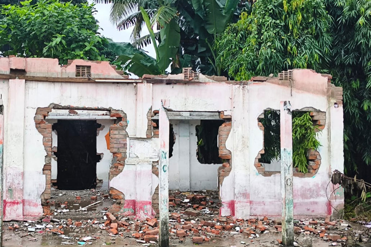 কোচবিহারে সিপিএম কার্যালয়ে ভাঙচুর, খুলে নিয়ে যাওয়া হল জানলা-দরজা, চুরি টিভিও!