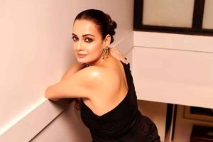‘শুধু অন্তর্বাস পরে একশো পুরুষের সামনে’, শুটিংয়ে বিভীষিকাময় অভিজ্ঞতা দিয়া মির্জার