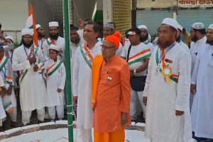 সম্প্রীতির ভারত, স্বাধীনতা দিবসে ডোমকলের মাদ্রাসায় জাতীয় পতাকা উত্তোলন বেলুড়ের মহারাজের!
