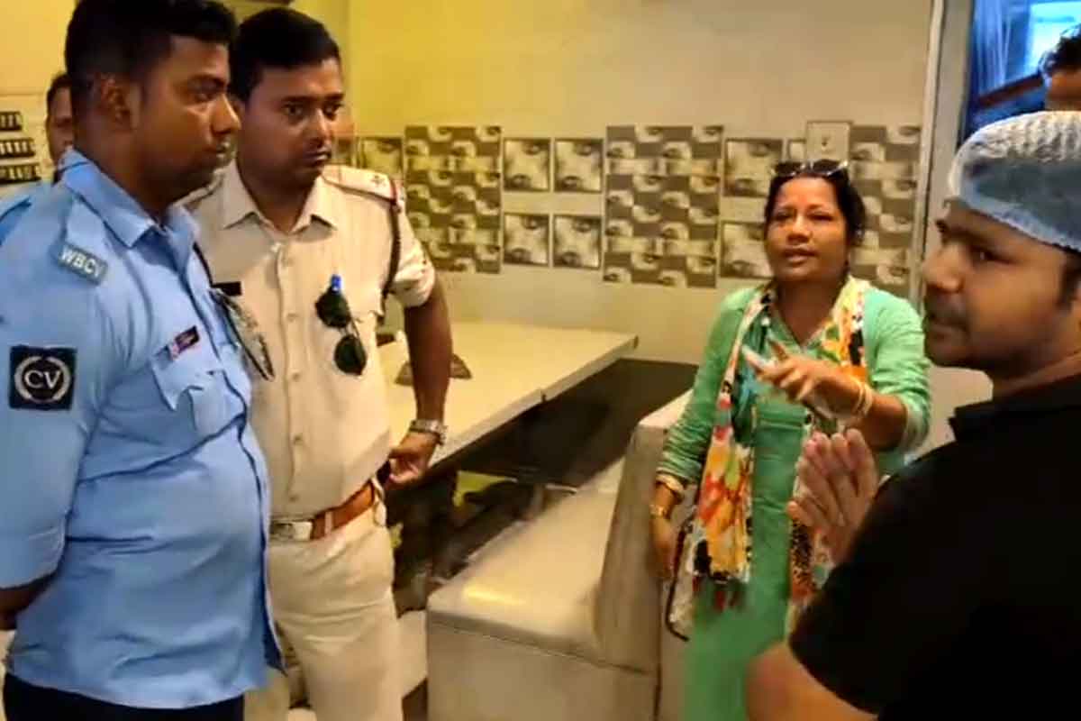 নামী রেস্তরাঁয় পরিবেশন পচা চিকেন তন্দুরি, কামড় দিতেই গুলিয়ে উঠল গা! হুলুস্থুল দুর্গাপুরে