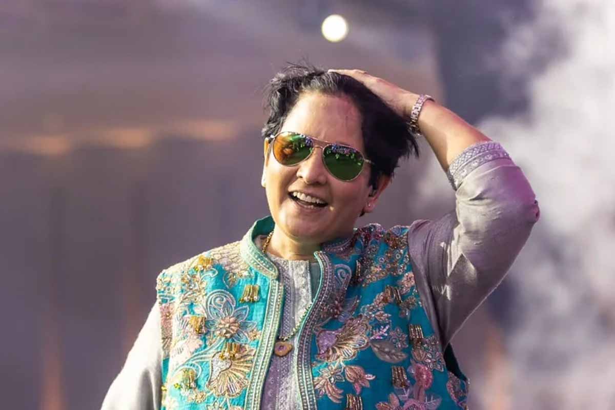 Falguni Pathak’s Garba tickets soar to ₹2 lakh
