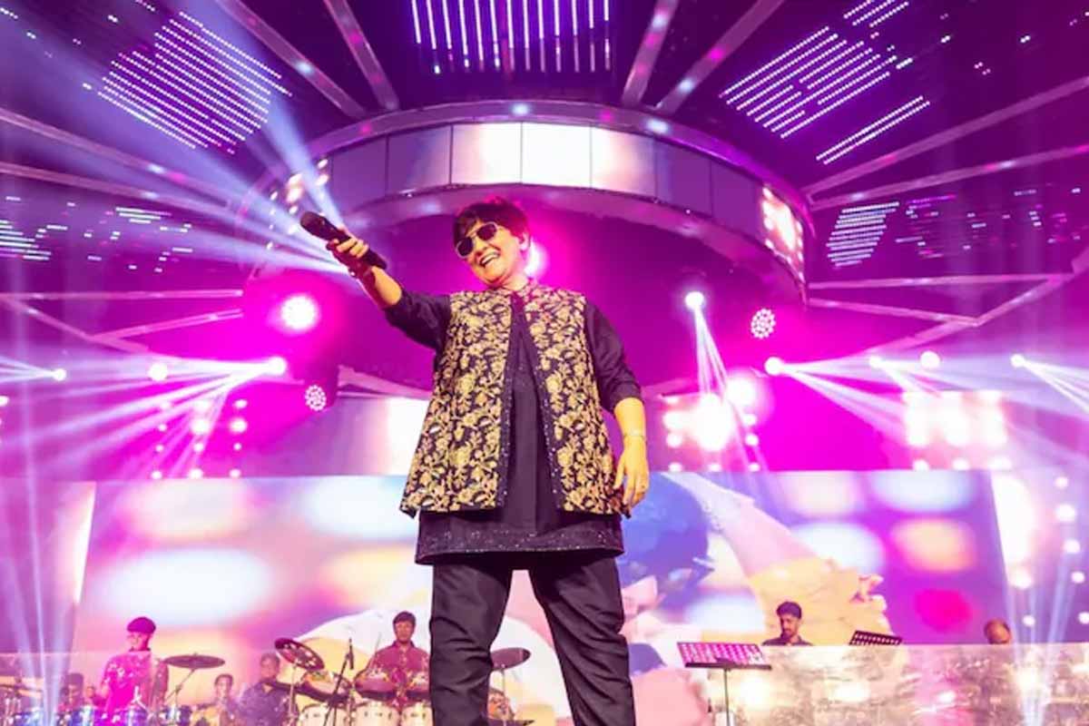 বিশ্বখ্যাত শিল্পীদের কনসার্টকেও টেক্কা, ফাল্গুনী পাঠকের গরবার টিকিট বিকোচ্ছে দু’লাখে