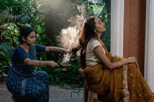প্রাচীন ভারতে নারীদের লম্বা চুলের রহস্য়, ম্যাজিকের মতো কাজ করে ধূপের ধোঁয়া