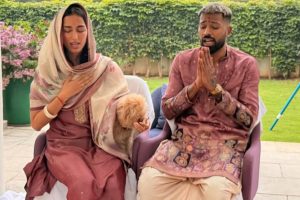 কেতার হেয়ারস্টাইলকে বিদায়, প্রেমিকার সঙ্গে মন্দিরে গিয়ে চুল দান ‘ধার্মিক’ হার্দিকের, ভিডিও ভাইরাল