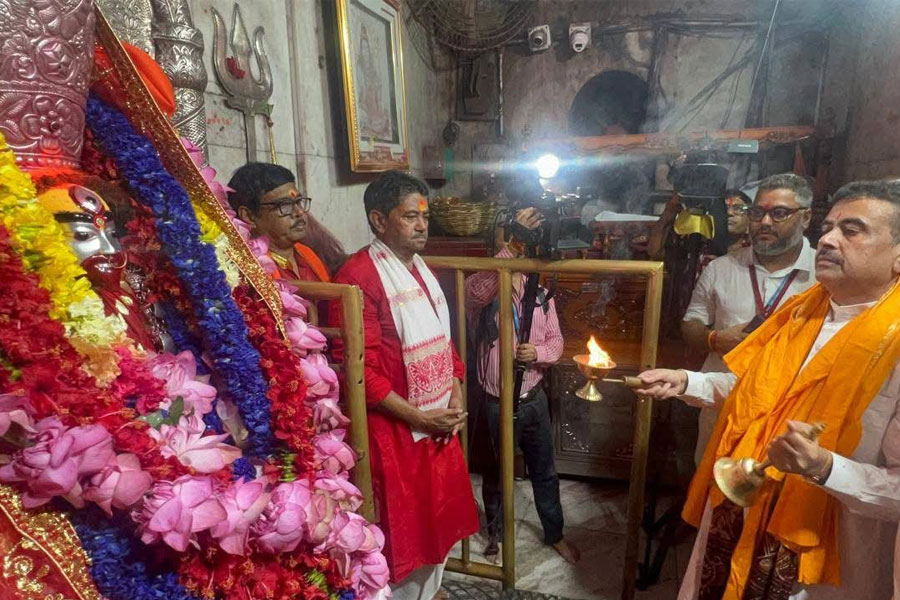 CM suvendu adhikari offers prayers at Tarapith temple