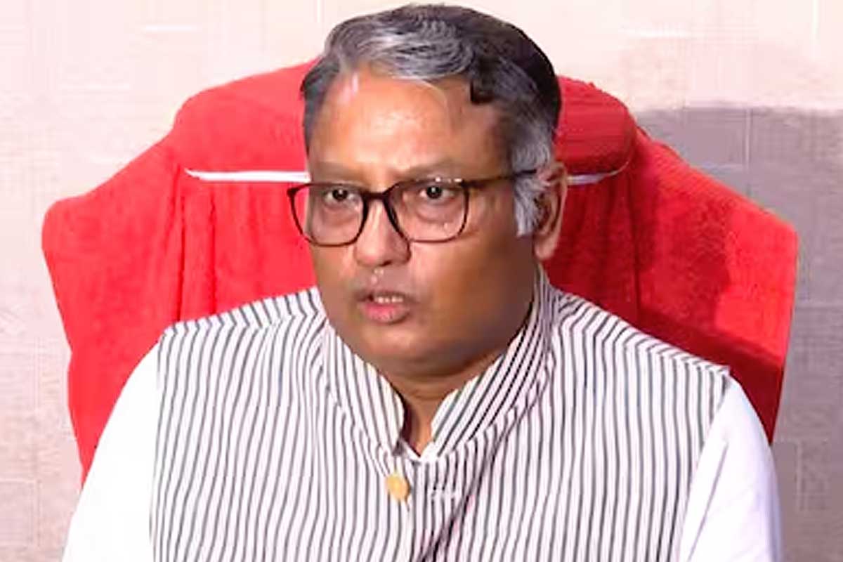 রামধনু হয়েছিল ‘রংধনু’, কাকা থেকে ‘চাচা’! ‘কলকাতায় ঢাকার সিলেবাস হবে না’, সাফ কথা জগন্নাথের