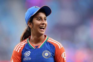 পাক অধিনায়কের সঙ্গে করমর্দনের পর আলিঙ্গন জেমাইমার, ভাইরাল ভিডিও নিয়ে সরগরম নেটপাড়া