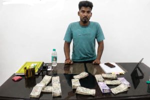 অবৈধ বালি কারবারিদের থেকে ‘ঘুষ’, ফাঁদ পেতে ঝাড়গ্রামে পাকড়াও পুলিশ কনস্টেবল