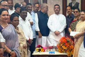 রাজনৈতিক ভবিষ্যৎ কোন আবর্তে? প্রশ্নের মাঝেই দিল্লিতে শুভেন্দুর সঙ্গে বৈঠকে এনসিপিআই সাংসদরা