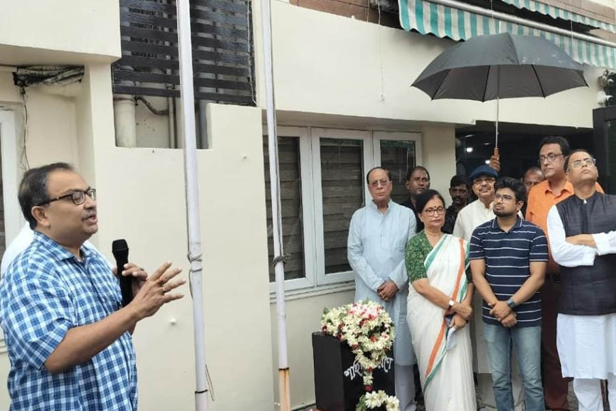 ঋতব্রত-শিবিরের স্বাধীনতা উদযাপনে হঠাৎ হাজির কুণাল! তারপর…