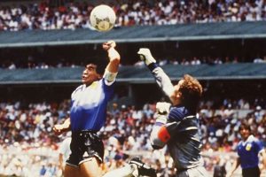 প্রত্যাশা মতো দামই উঠল না! কত কোটিতে বিক্রি হল মারাদোনার ‘হ্যান্ড অফ গডে’র সেই বল?