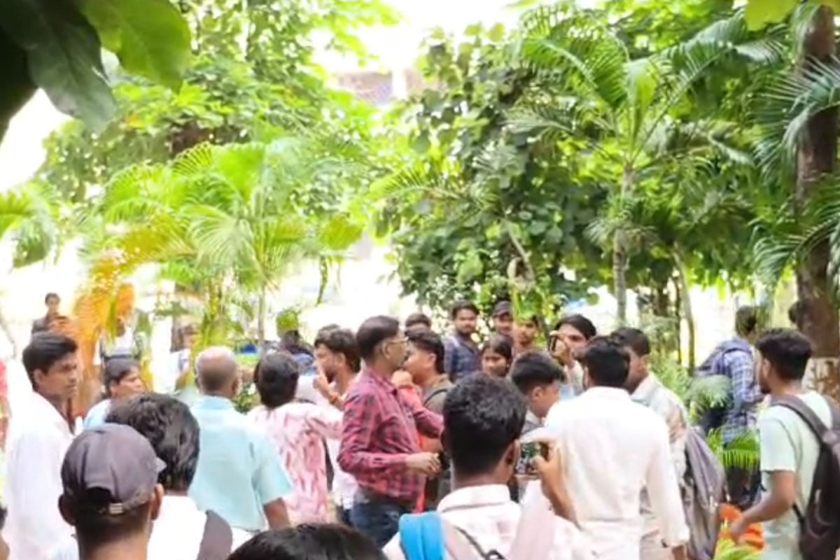 যাদবপুরের আঁচ এবার মেদিনীপুর কলেজে, ক্যাম্পাসের মধ্যেই এসএফআই-এবিভিপি সংঘর্ষ!