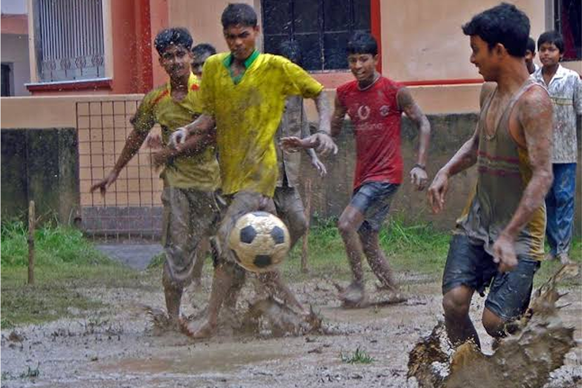 Protect your knees this monsoon. Learn ACL injury risks and symptoms