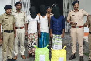 জন প্রতি ১১ হাজারে সীমান্ত পার! মুর্শিদাবাদে পুলিশের জালে ২ পাচারকারী, ধৃত বাংলাদেশিও