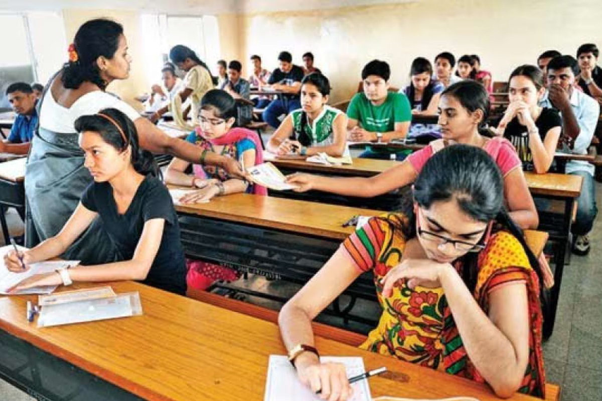 অধ্যাপক নন, প্রশ্ন বানিয়েছে AI! ‘নেট’ পরীক্ষা বাতিল হতেই প্রবল বিতর্ক, কী বলছে শিক্ষামন্ত্রক?