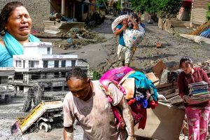 হড়পা বানে বিধ্বস্ত নেপালে পরিবারের সদস্যদের শেষ চিহ্ন খুঁজতে মরিয়া দুর্গতরা