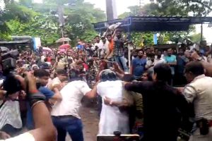 লকআপে ডিম টোস্ট, আদা চায়ের ‘আবদার’ নির্মলের! আদালতের পথে  ‘ডিম থেরাপি’, চলল চড়-লাথি!