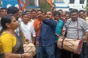 অভয়া কাণ্ডে নির্মল ঘোষের গ্রেপ্তারিতে উৎসব পানিহাটিতে! ঢোল বাজিয়ে নাচ, চলল মিষ্টিমুখ