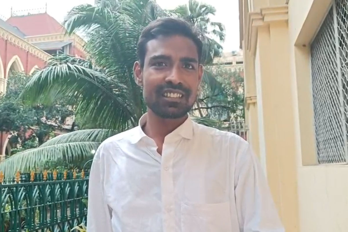 ‘পাশে শুভেন্দুর নির্বাচনী এজেন্টও…’ বাম-ঘনিষ্ঠ আইনজীবীর সঙ্গে ছবি প্রকাশ্যে আসতেই সাফাই প্রতীক উরের