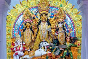 পরিবর্তনের বাংলায় পুজোর থিমে রাষ্ট্রবাদ থেকে মহাকাব্য, জোর ধর্মীয় আচার-রীতিতে