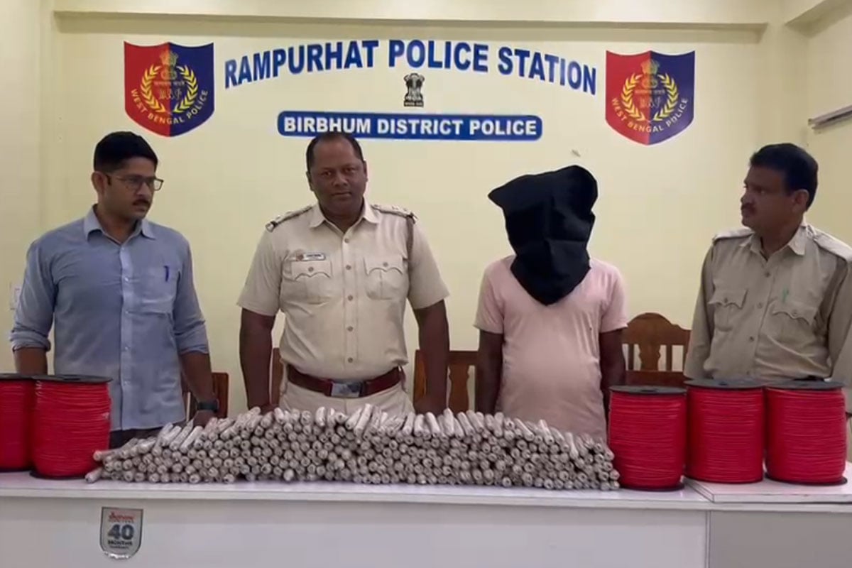 রামপুরহাটে উদ্ধার বিপুল জিলেটিন স্টিক, জঙ্গি গ্রেপ্তার আবহে নাশকতার ছক! গ্রেপ্তার শরিফুল