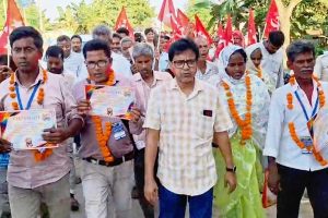 পথ দেখিয়েছেন মুস্তাফিজুর রানা, এবার ডোমকলে সমবায় সমিতির নির্বাচনে উড়ল লাল আবির