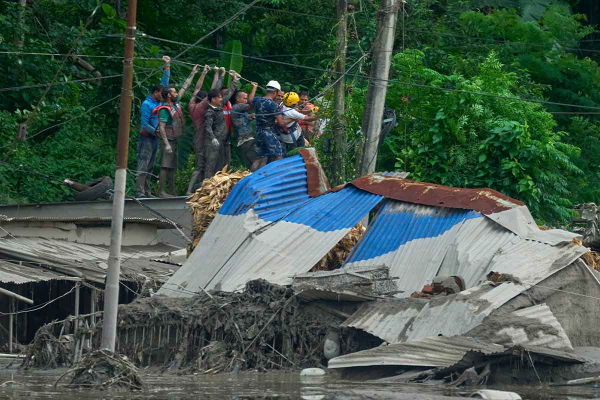 পাহাড়ের গায়ে শিবের মুখ! ‘তিনিই আমাদের রক্ষা করেছেন’, বলছেন মৃত্যুমুখ থেকে ফেরা পুণ্যার্থীরা