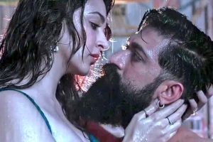‘গান না কন্ডোমের বিজ্ঞাপন?’ বিতর্ক উসকে ‘টক্সিক’ যশের খোঁচা, ‘প্রয়োজনে করব কিন্তু…’