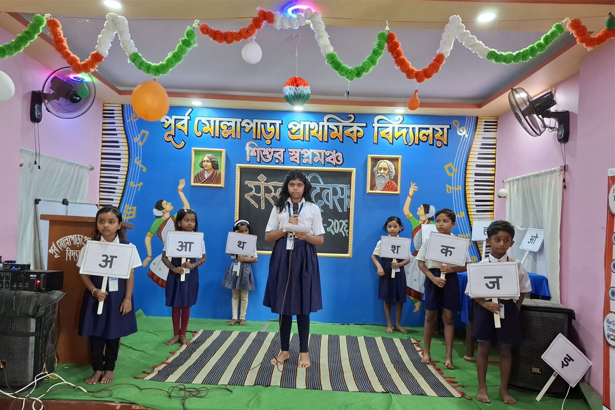 সোহা খাতুনের মুখে সংস্কৃত শ্লোক, গল্পপাঠ তাবাসসুমের! নবদ্বীপের স্কুলে ‘সংস্কৃত দিবসে’র অনন্য ছবি