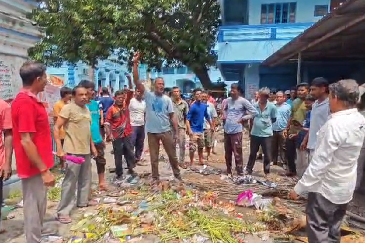 sanitation workers stage a protest by dumping garbage in front of Shantipur Municipal Chairman's office over unpaid wages