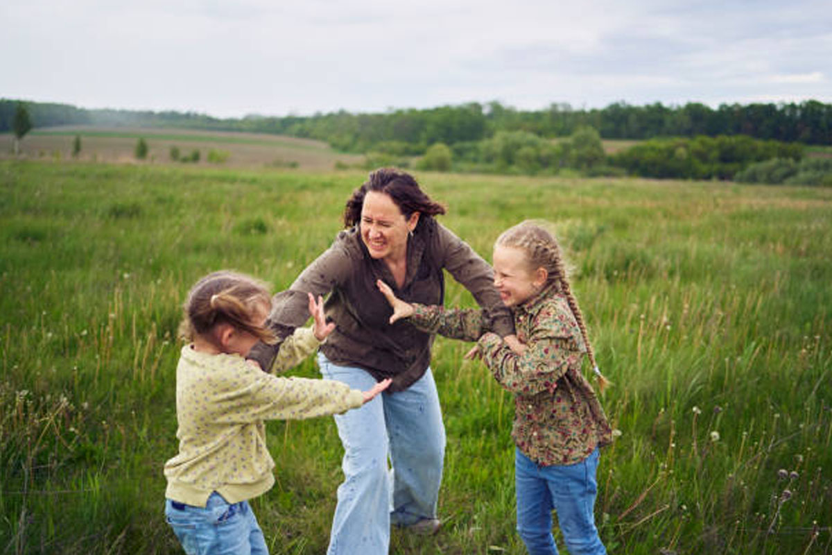 Want Your Kids to Grow Up Close? Try These Simple Parenting Habits