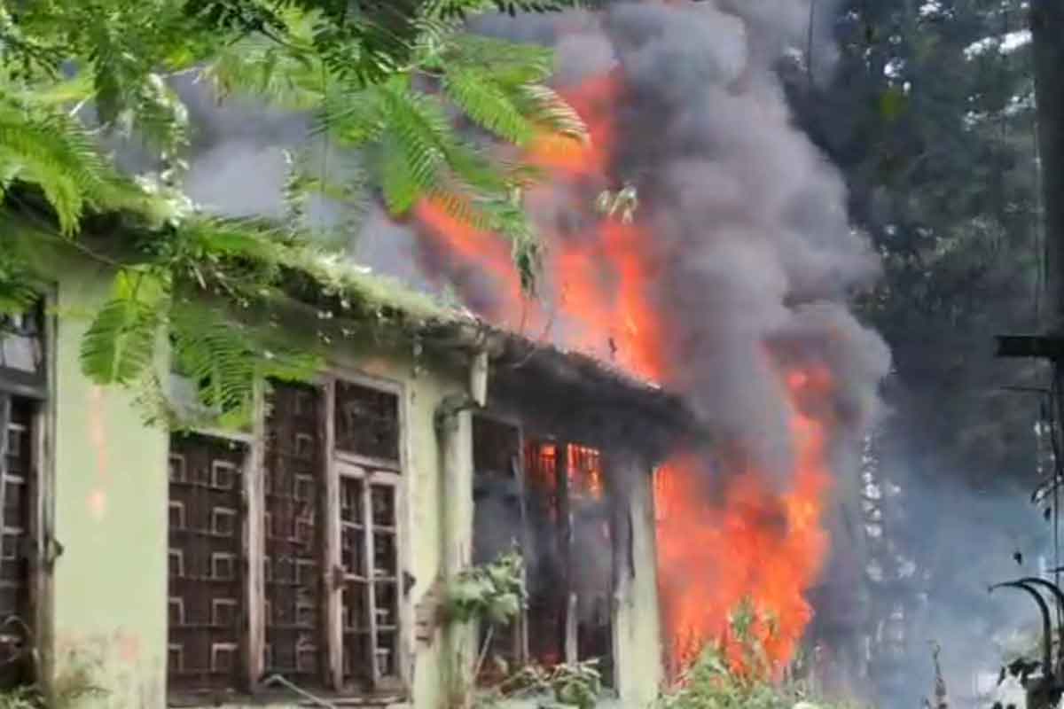 শিলিগুড়ির প্লাস্টিক কারখানায় বিধ্বংসী আগুন, পুড়ে খাক কয়েক কোটির সামগ্রী!