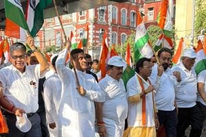 কলকাতার রাজপথে ‘হর ঘর তেরঙ্গা’ যাত্রায় জাতীয় পতাকা হাতে মুখ্যমন্ত্রী, শামিল হাজার হাজার মানুষ
