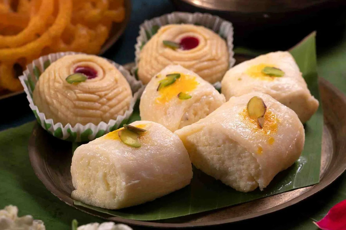 রাখি-ভাইফোঁটায় ভাইয়ের মিষ্টিমুখ হবে তো? চিনির অগ্নিমূল্যে বাড়ছে চিন্তা, মহার্ঘ আর কী কী?