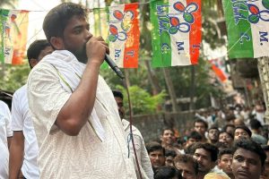 অনাস্থা আনতেই কৌশলি ধুলিয়ান পুরসভার চেয়ারম্যান! ফেসবুকে রাহুলের ‘বরাই’, কংগ্রেসের পথে তৃণমূল নেতা?