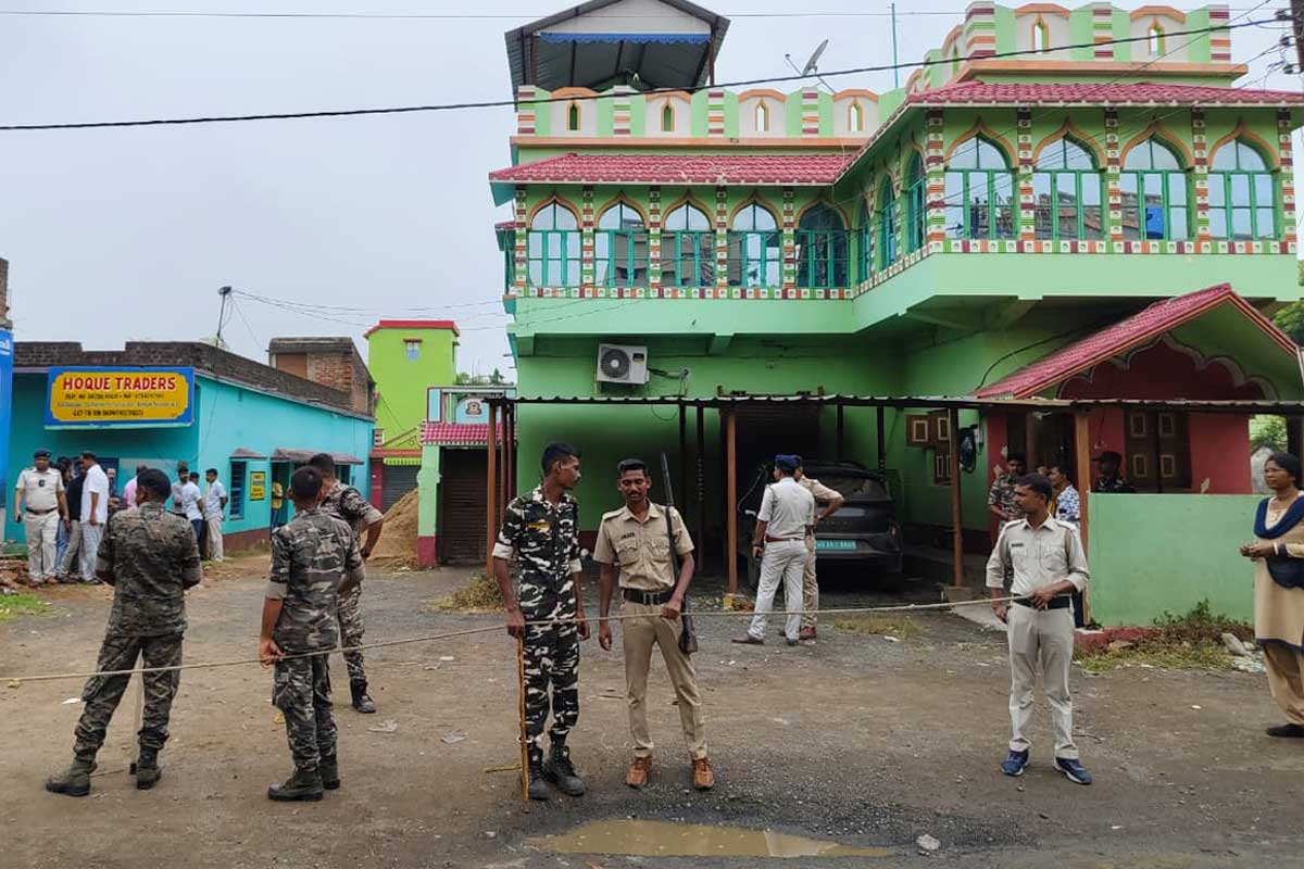 রাজ্য STF-র স্ক্যানারে টুলু মণ্ডল, পাড়ুইয়ে টুলুর শ্বশুরবাড়িতে তল্লাশি, জিজ্ঞাসাবাদ