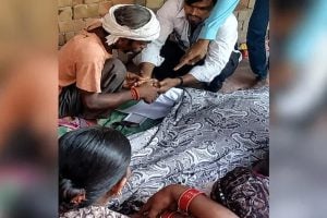 বাবার মৃত্যুতে শোক নয়, সম্পত্তি হাতানোই মোক্ষ! মৃতদেহ থেকেই আঙুলের ছাপ নিল ত্যাজ্য ছেলে