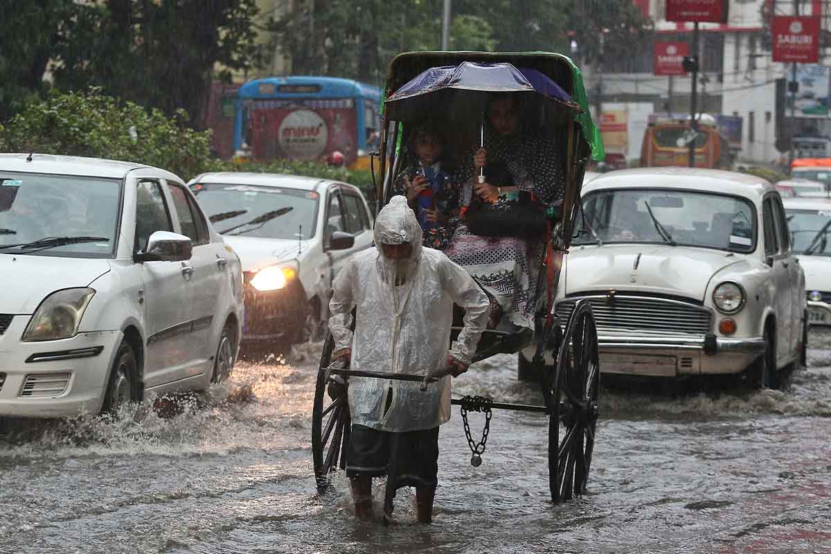 পিছু ছাড়ছে না দুর্যোগ, বঙ্গোপসাগরে নয়া নিম্নচাপ! লাল সতর্কতা জারি, ফের ভাসবে কলকাতা?