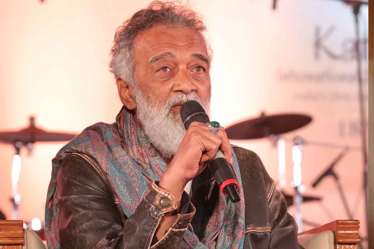 Lucky Ali turns emotional during a concert