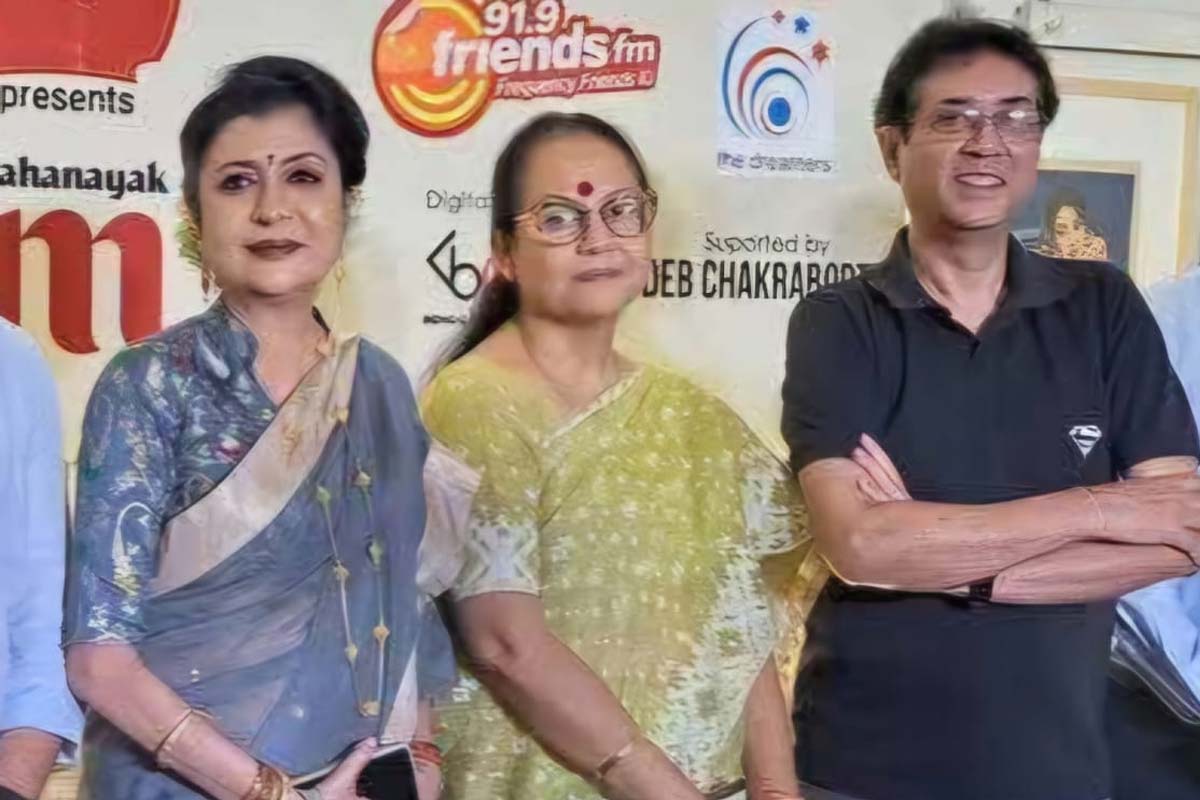 ‘Uttam Kumar Is the Only Mahanayak’: Debashree Roy’s Remark Sparks Buzz Over Dev, Prosenjit