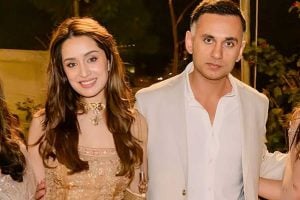 রাহুলের সঙ্গে বিদেশে ‘আশিকি’ শ্রদ্ধার, ছুটির মুডেই প্রেমচর্চায় সিলমোহর!