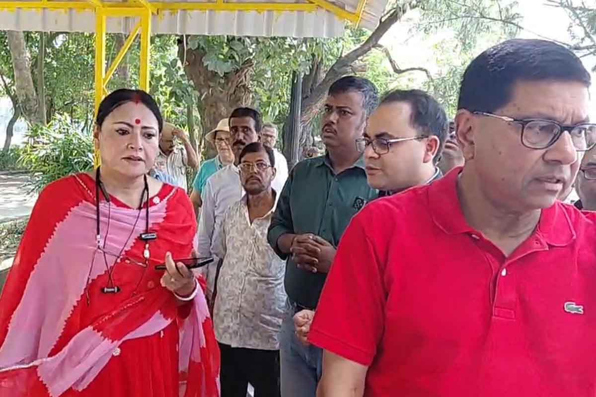 ‘রবীন্দ্র সরোবরের জল যেন খাওয়া যায়’, আধিকারিককে ব্যবস্থার নির্দেশ অগ্নিমিত্রার