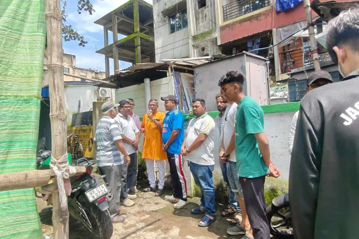 দুষ্কৃতী হামলায় অনির্দিষ্টকালের জন্য বন্ধ প্রস্তুতি! বিশ বাঁও জলে দক্ষিণ কলকাতার পুজোর ভবিষ্যৎ