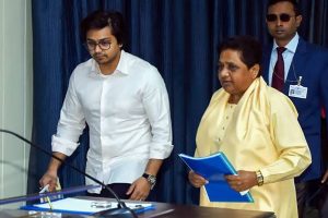 ‘মাথা খাচ্ছেন’ শ্বশুর, এবার ভাইপোকে দল থেকেই তাড়িয়ে দিলেন মায়াবতী