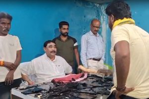অভিযোগ করেননি ‘কেষ্ট’, অনুব্রতের কলার ধরে হুঁশিয়ারি, ভাঙচুরের পর মুক্ত ৩ যুবক