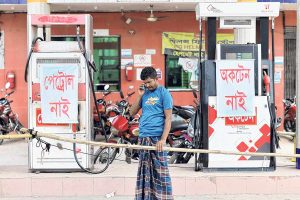 হাসিনার প্রত্যাবর্তন থেকে মক্কা চুক্তি, বহু প্রশ্ন উত্তরহীন ভেসে বেড়াচ্ছে বাংলাদেশে